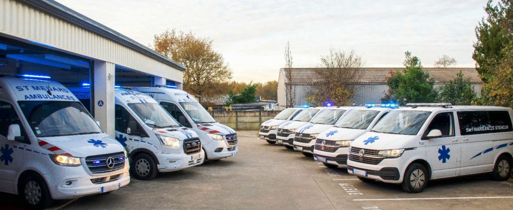 Ambulances stationnées dans le Centre Ambulancier d'Eysines